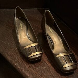 Liz Claiborne Dark Brown Heels with Brass Bow Accent